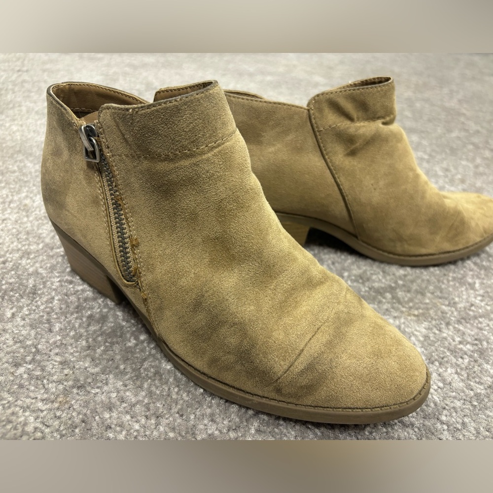 Zippered ankle boots